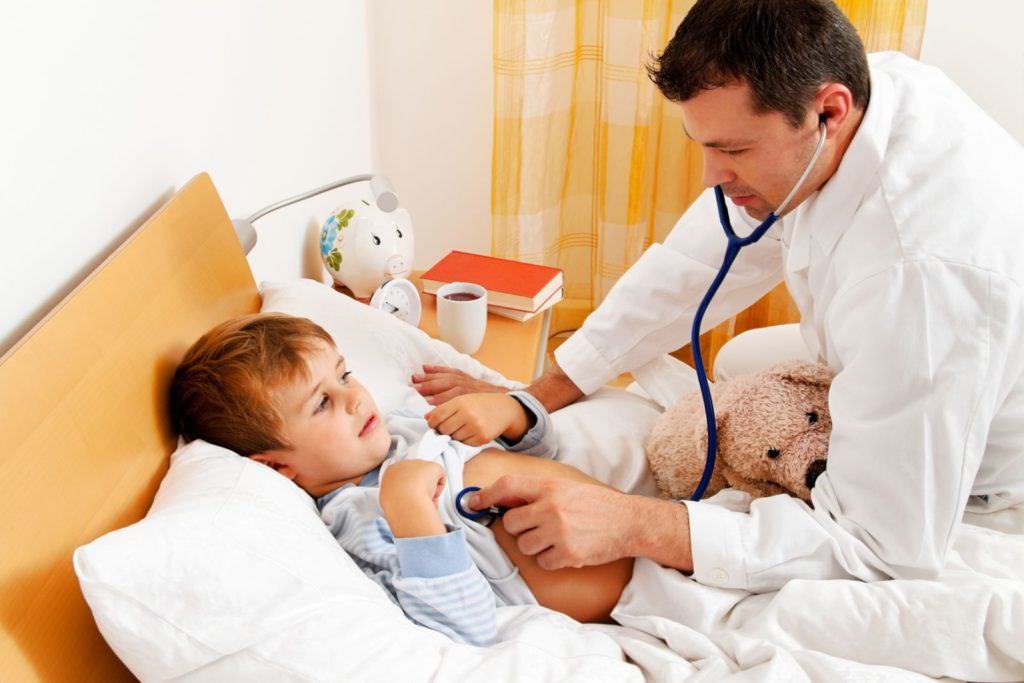 При кашле у маленьких детей – обязательно проконсультируйтесь со специалистом. Только он сможет поставить правильный диагноз и назначить адекватное лечение!