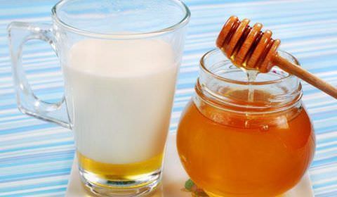 Молоко и мед - привычные с детства компоненты полезного напитка