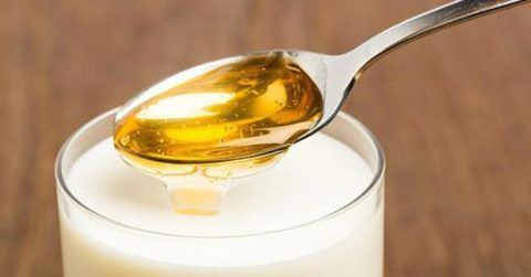 Мед и молоко – лучшее средство от кашля