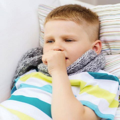 Обеспечьте больному ребенку постельный режим