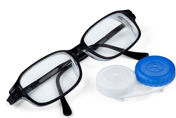 Что лучше: очки или линзы для коррекции зрения