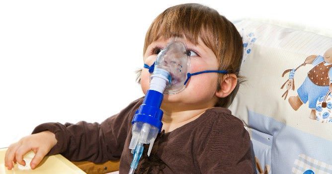 Использование небулайзера при лечении лающего кашля у ребенка