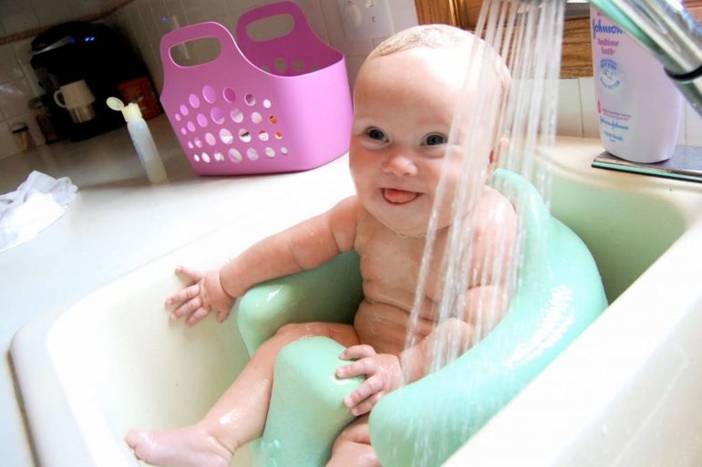 Модно ли купать малыша при насморке