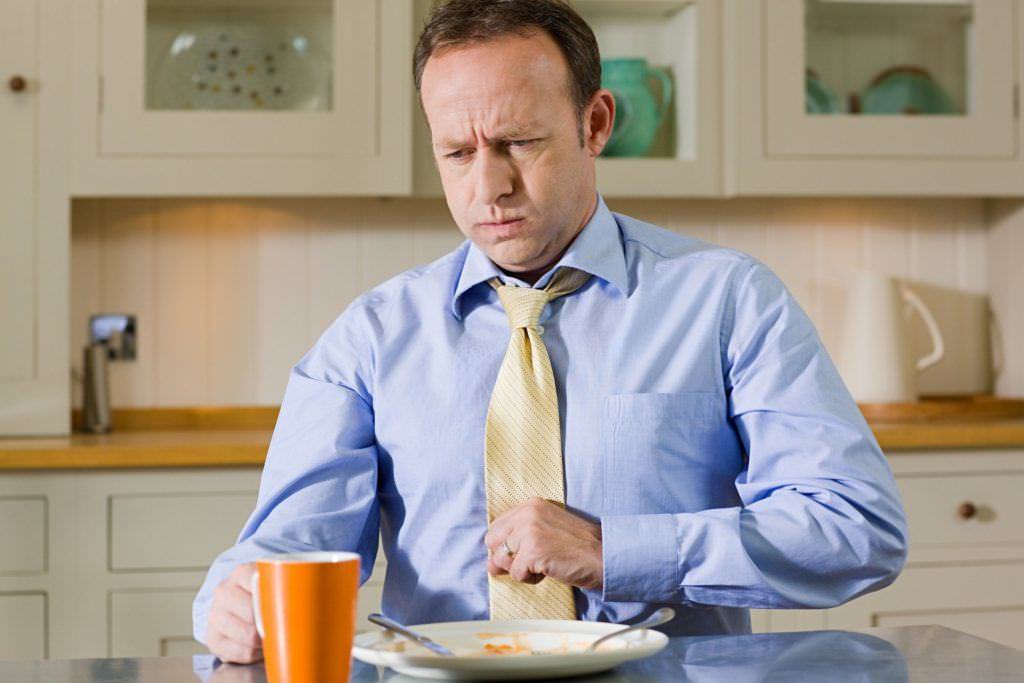 Даже если кашель возникает только после еды, он может быть симптомом многих заболеваний