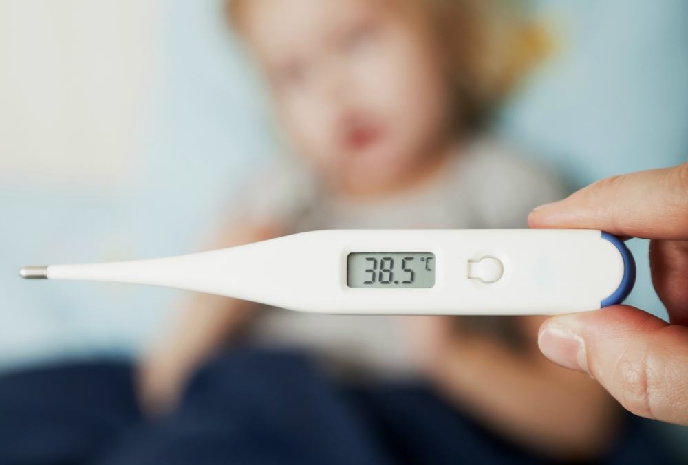 Снижение температуры у детей показано при ее повышении выше 38,5 или при появлении признаков «белой» лихорадки, судорожной готовности, заболеваниях сердца и нервной системы