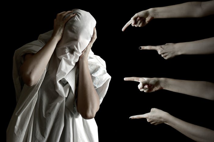 Боязнь общественного мнения – причина и преодоление