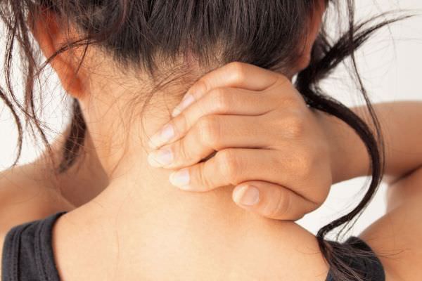 Боли в шее — основные причины их появления