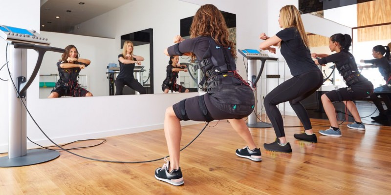 Ems (эмс) тренировки. что это, отзывы врачей, польза и вред, реальные результаты, фото, противопоказания, костюм и оборудование для миостимуляции. цена