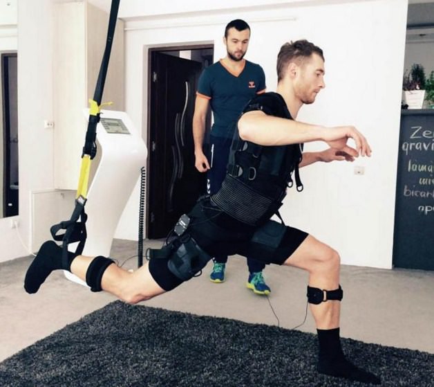 Ems (эмс) тренировки. что это, отзывы врачей, польза и вред, реальные результаты, фото, противопоказания, костюм и оборудование для миостимуляции. цена