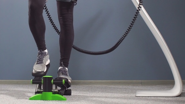 Ems (эмс) тренировки. что это, отзывы врачей, польза и вред, реальные результаты, фото, противопоказания, костюм и оборудование для миостимуляции. цена