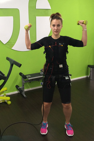 Ems (эмс) тренировки. что это, отзывы врачей, польза и вред, реальные результаты, фото, противопоказания, костюм и оборудование для миостимуляции. цена