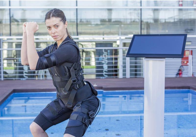 Ems (эмс) тренировки. что это, отзывы врачей, польза и вред, реальные результаты, фото, противопоказания, костюм и оборудование для миостимуляции. цена