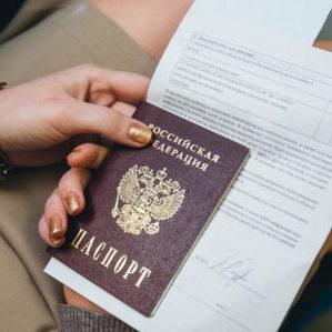 Если есть задолженность по квартплате можно ли прописаться