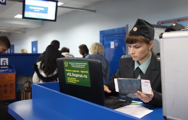 Если есть задолженность по квартплате можно ли выехать за границу