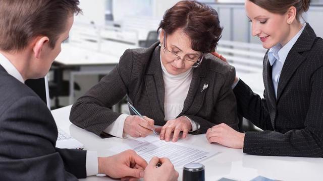 Если купил квартиру с долгом по квартплате кто должен платить