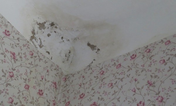 Если протекает крыша в многоквартирном доме куда жаловаться