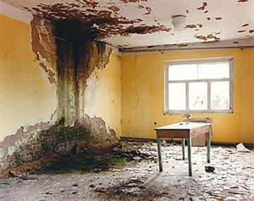 Если протекла крыша в многоквартирном доме куда обращаться