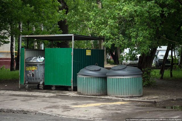 Где должны стоять мусорные контейнеры в многоквартирном доме