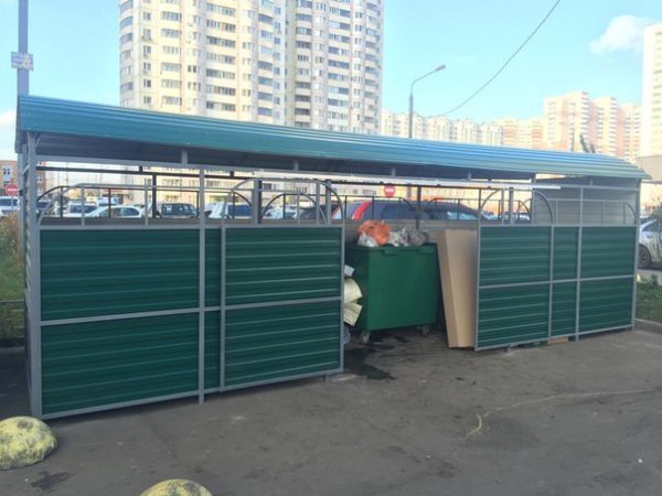 Где должны стоять мусорные контейнеры в многоквартирном доме