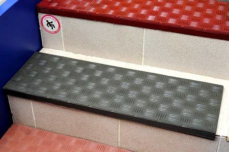 Из чего делают лестницы в многоквартирных домах