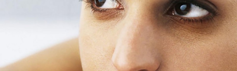 Как быстро убрать синяк под глазом — лечение кровоподтека