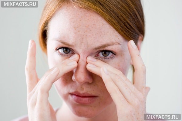 Как быстро убрать синяк под глазом — лечение кровоподтека