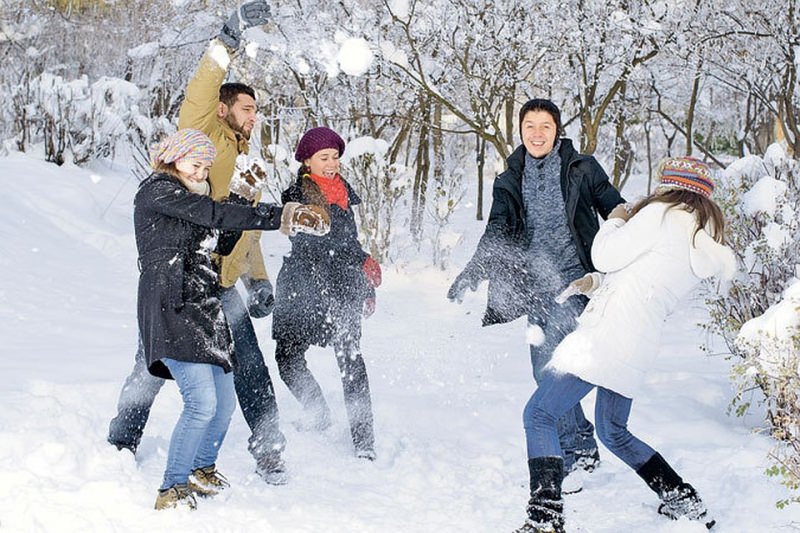 Как наладить контакт с друзьями парня?