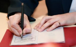 Как не платить коммунальные услуги по месту регистрации