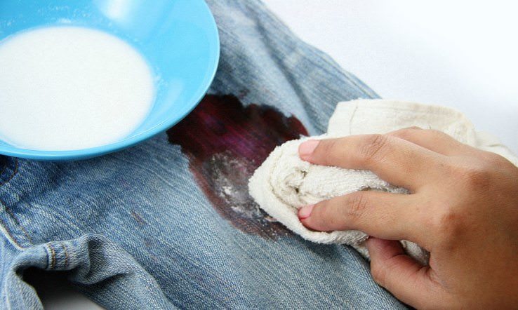 Как отстирать кровь с одежды, простые способы выведения крови