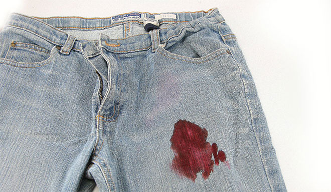 Как отстирать кровь с одежды, простые способы выведения крови