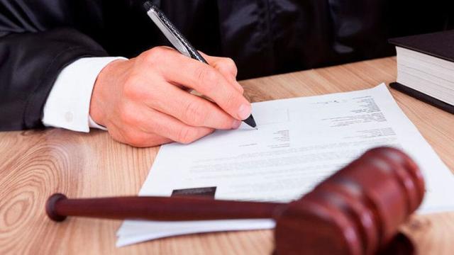 Как поступают с неплательщиками жкх