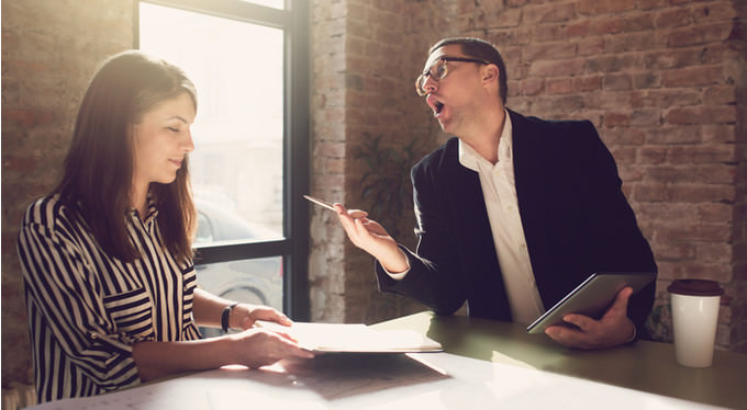 Как правильно реагировать на хамство