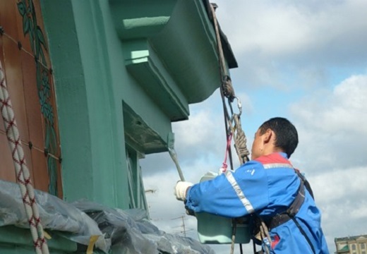 Как ремонтируют фасад многоквартирного дома