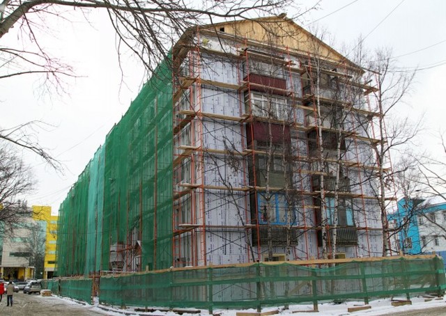 Как ремонтируют фасад многоквартирного дома