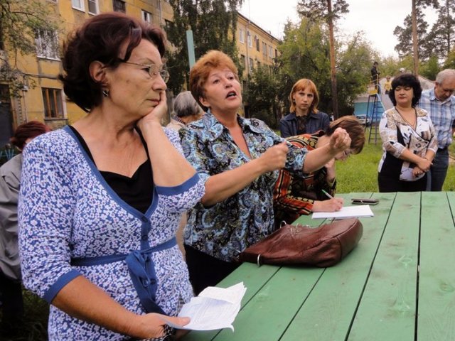 Как сменить управляющую компанию в многоквартирном доме без собрания