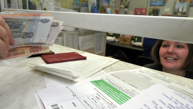 Как собственнику заставить платить за коммунальные услуги прописанного