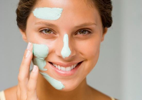 Как уменьшить жирность кожи лица, народные средства