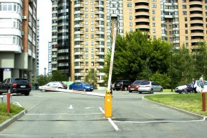 Как во дворе установить шлагбаум во дворе многоквартирного дома в