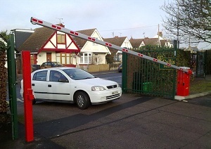 Как во дворе установить шлагбаум во дворе многоквартирного дома в