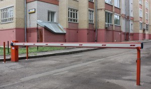 Как во дворе установить шлагбаум во дворе многоквартирного дома в