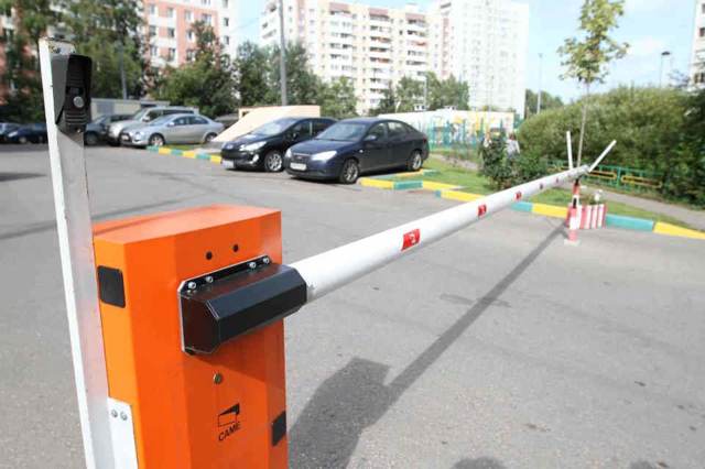 Как во дворе установить шлагбаум во дворе многоквартирного дома в