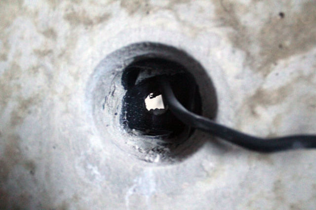 Как воруют электроэнергию в многоквартирном доме соседи