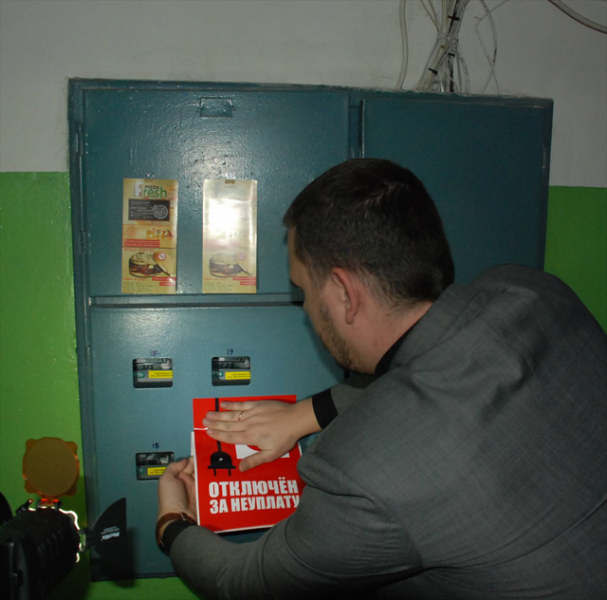 Как воруют электроэнергию в многоквартирном доме соседи