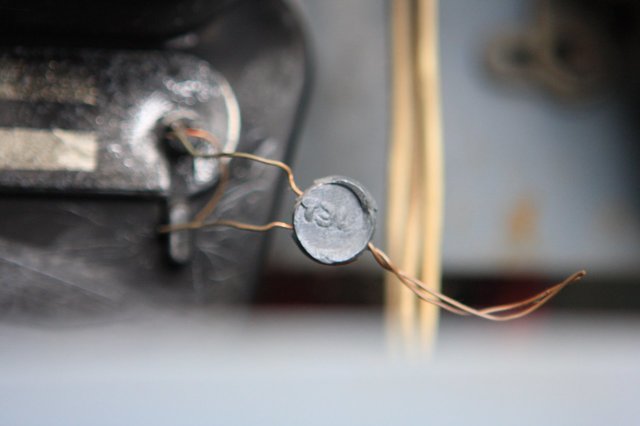 Как воруют электроэнергию в многоквартирном доме соседи