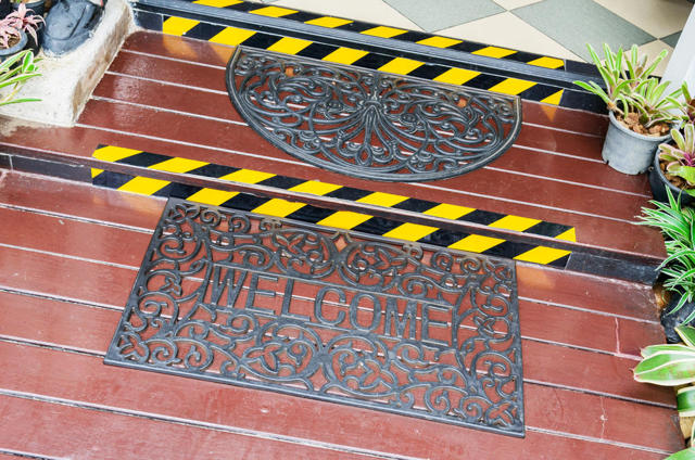 Как выбрать коврик в подъезд дома многоквартирного