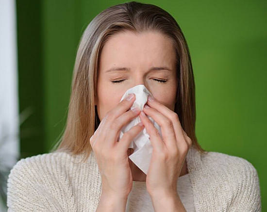 Как вылечить насморк в домашних условиях &mdash; 6 лучших народных способов