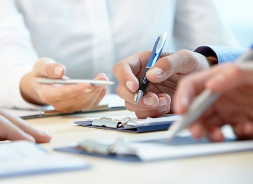 Как выписать человека из квартиры если он не платит квартплату