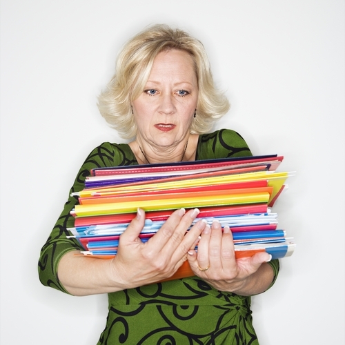 Как выписать человека из квартиры если он не платит квартплату