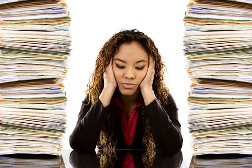 Как выписать человека из квартиры если он не платит квартплату