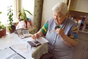 Как выплачивается льгота за коммунальные услуги ветеранам труда